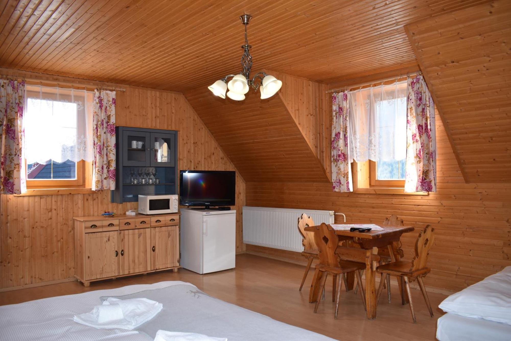 Drevenica Diana Bed & Breakfast ชเดียร์ ภายนอก รูปภาพ