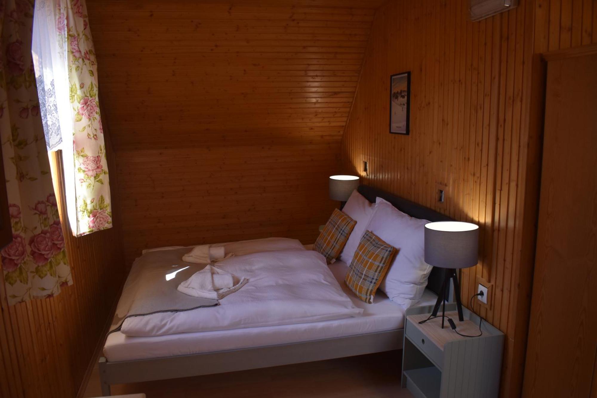 Drevenica Diana Bed & Breakfast ชเดียร์ ภายนอก รูปภาพ